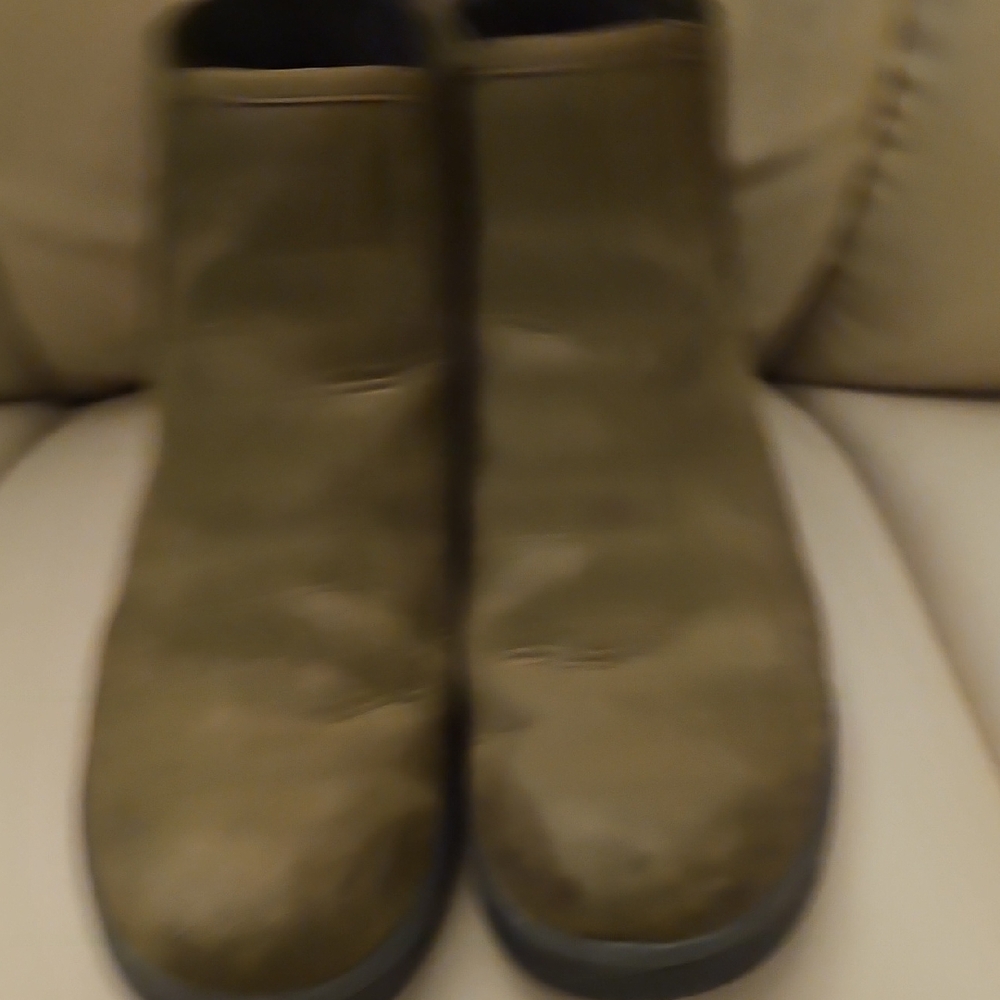 Women's Green Bog Chelsea Boots - Picture 4 of 7